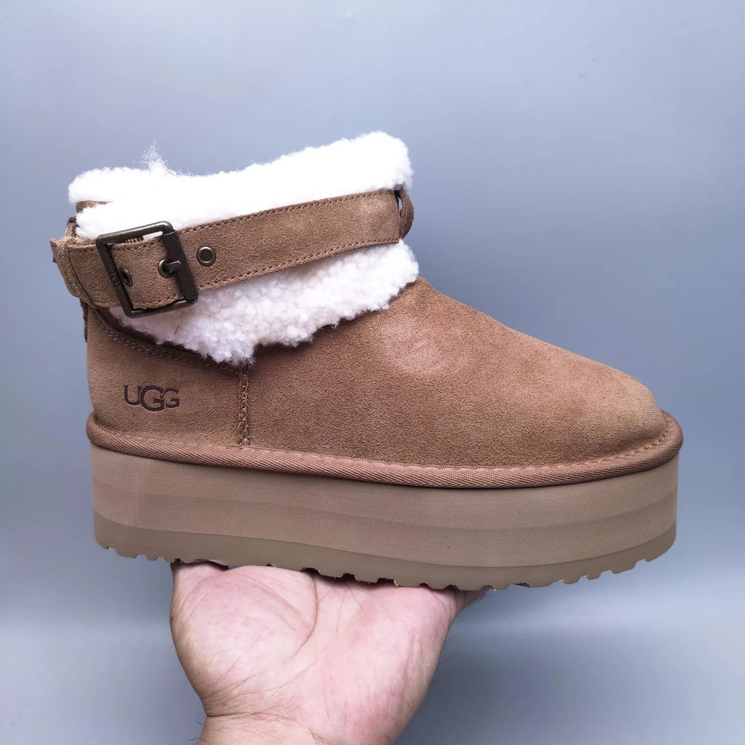 💰560 UGG sheepskin all-in-one snow boots 4041 5 cm thick sole with increased height, suede belt buckle, trendy winter style, color: maroon, black, matching size: 35-41